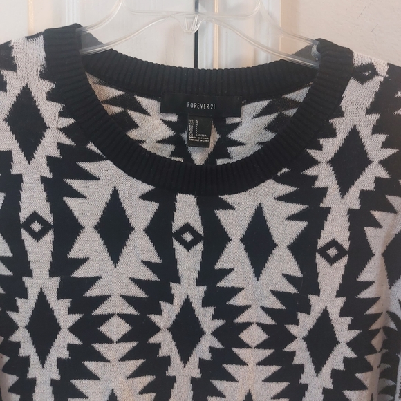Forever 21 Black and White Longsleeve Pullover Sweater Size Large. - Picture 3 of 10